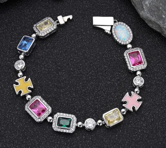 Collar de piedras preciosas chapado en oro