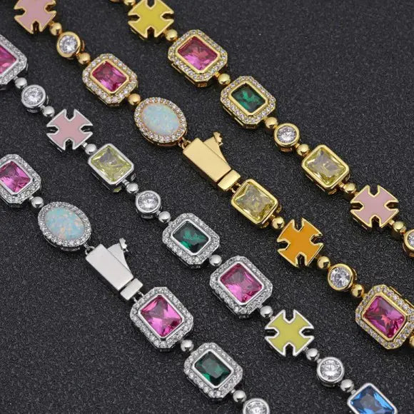 Collar de piedras preciosas chapado en oro